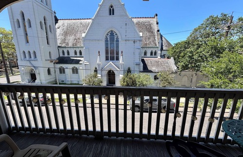 Faubourg Delassize Condo | 500 per night Super Bowl apartment New Orleans Garden District