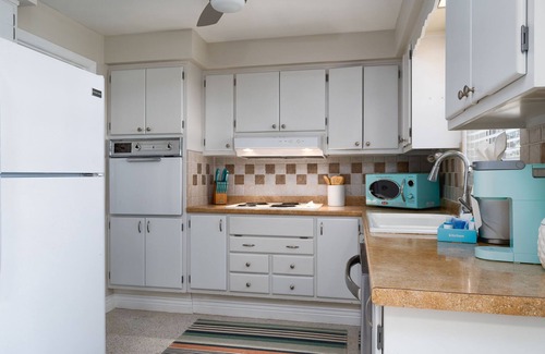 Fort Myers House | 5027 Stylish Retro 3BR: Screened Patio, Outdoor Grill