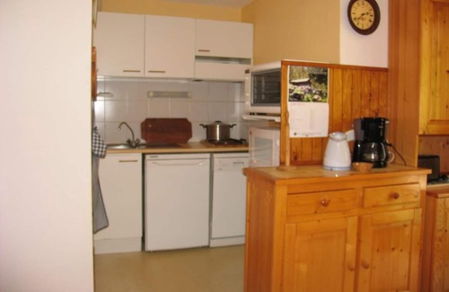 Areches Apartment | 50m from resort center, 2nd floor, swimming pool, parking, tv, 28m², Arêches-Beaufort