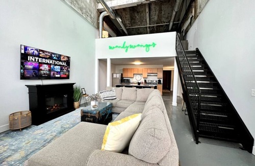 Otterbien Home Apartment | 5101 Peters Cartridge · █Swanky loft at Historic Peters Cartridge Factory█
