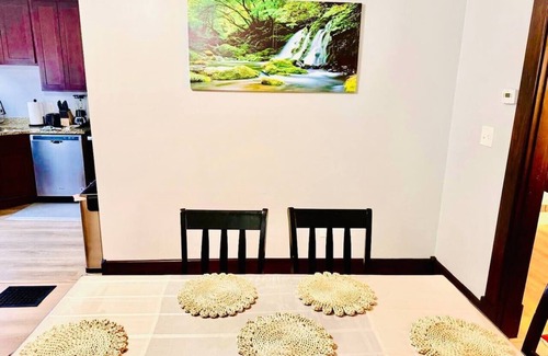 Latonia House | 516) Charming home- sleeps 8!