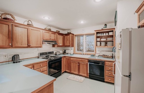 Glacier Cabin | 51SL - Ping Pong - Fireplace - D/W - W/D - Sleeps 8 by RedAwning