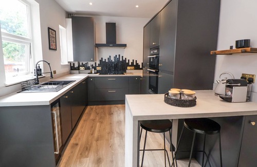 Nantwich Cottage | 52 BARONY ROAD, pet friendly, with a garden in Nantwich