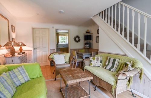 Charmouth Cottage | 52 FERNHILL HEIGHTS, pet friendly, with a garden in Charmouth