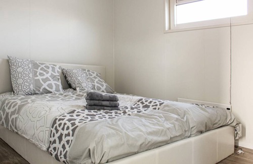Municipality of Aalsmeer Boat Rental | 52 m² Houseboat ∙ 2 bedrooms ∙ 4 guests