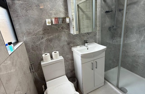 Slough Apartment | 526A Farnham Rd