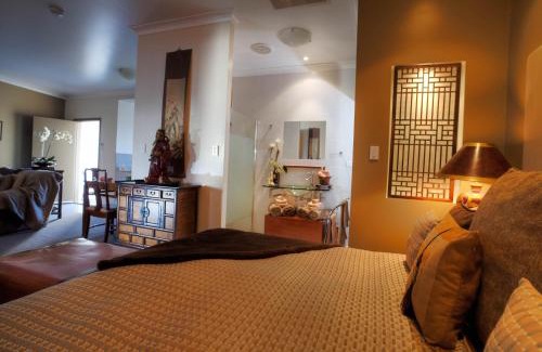 Warwick Hotel | 53 on Victoria