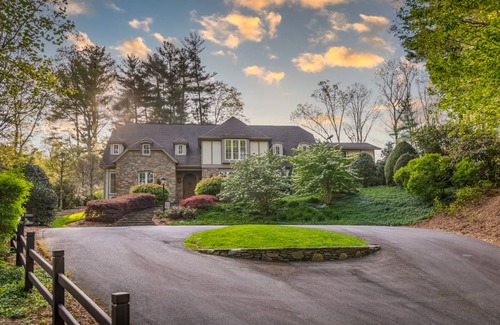 Hendersonville House | 539 m² House ∙ 7 bedrooms ∙ 16 guests