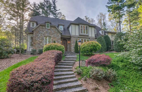 Hendersonville House | 539 m² House ∙ 7 bedrooms ∙ 16 guests
