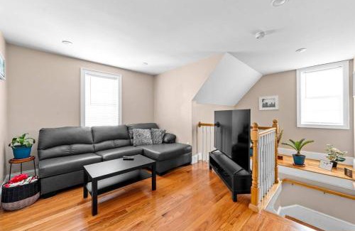 Quincy Apartment | 555-2 6BR Quincy - Spacious Apt near Perry Beach