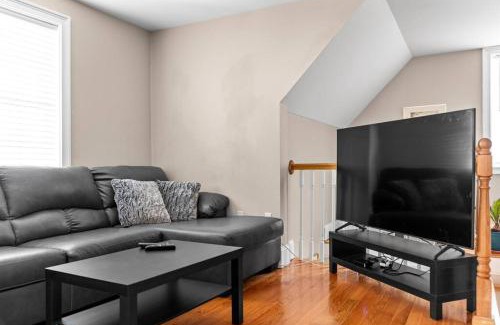 Quincy Apartment | 555-2 6BR Quincy - Spacious Apt near Perry Beach