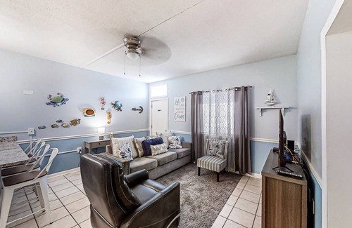 Crescent Beach Condo | 56 m² Condo ∙ 2 bedrooms ∙ 6 guests