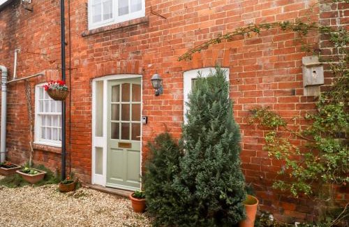 Medbourne House | 5A Waterfall Way