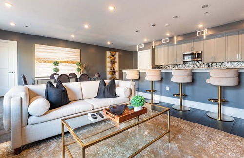 Central Business District Apartment | 5B/5.1B Penthouse with Large Private Balcony Overlooking City | The Creole Queen