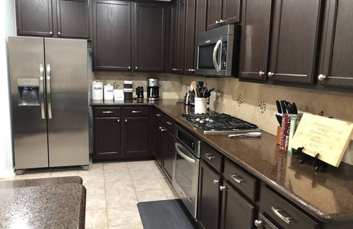 College Park House | 5BD/2.5BA HAWAIIAN OASIS IN THE WOODLANDS - ALOHA!