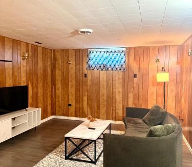 Northeast Edmonton Apartment | 5Bed Family house Londonderry mall