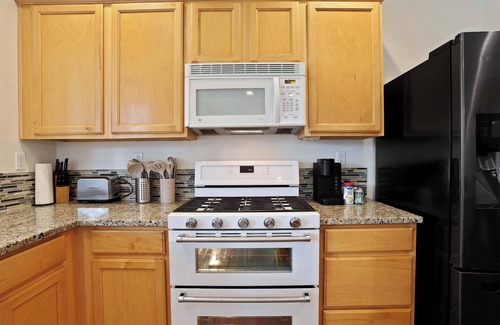 West Sacramento House | 5BR/3BA Central and Spacious Oasis Near the River