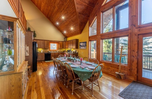 Slaty Fork Cabin | 5BR Chalet | Hot Tub Fire Pit Fall Retreat 3 Kings