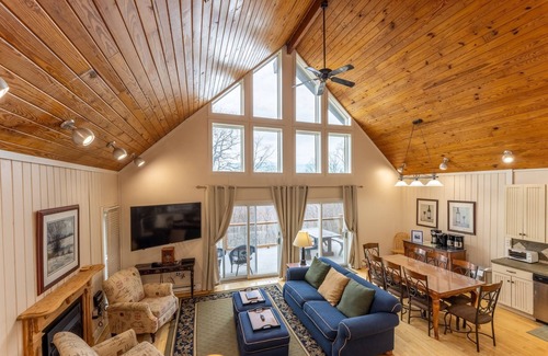 Snowshoe Ski Chalet | 5BR Chalet Stunning Views,Hot Tub,Walk to Slopes