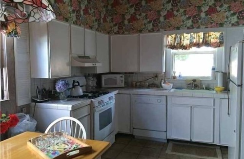 New London House | 5BR Charming Beach House with PRIVATE beaches in beautiful Neptune Park!