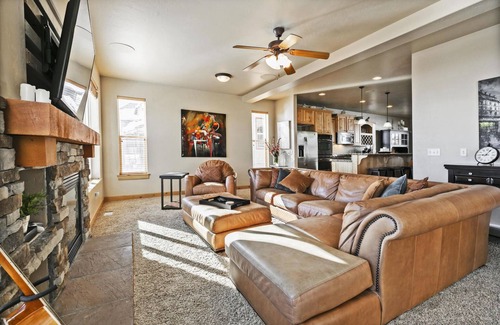 Bear Hollow Village House | 5BR Family Retreat! - Mountain Views! - 1 Mile to Slopes and Shops!