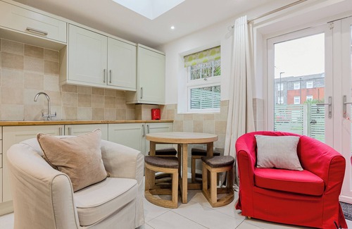 Arnos Grove House | 5BR house w parkng&garden, 5mins New Southgate Street