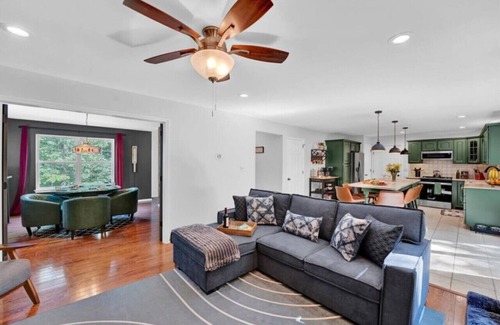East Stroudsburg House | 5BR | Movie Theater+Poker+Arcade+Fire Pit+Jacuzzi