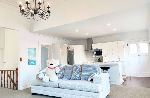 Ponsonby House | 5BR Villa with city view and 3 free carparks, walk to Ponsonby and CBD
