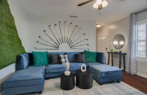 National Hills House | 5min drive to AN Golf Club l Pet-Friendly l Big Backyard, BBQ & Fun Activities