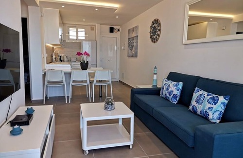 Los Cristianos Apartment | 5mn from the beach: Achacay Standing apartment with sea and mountain views