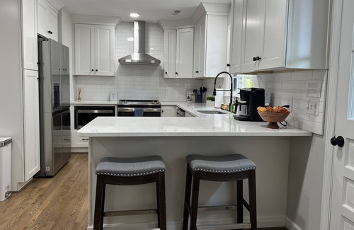 Winston - Salem House | 6 Bedroom, 3 Bath Remodeled House in Quiet Neighborhood. 10 min to WF University
