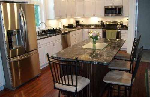 Meredith House | 6 BEDROOM, 5 BATH, MODERN HOME CLOSE TO PUBLIC BEACH ON 2 ACRES, 1 MILE TO TOWN