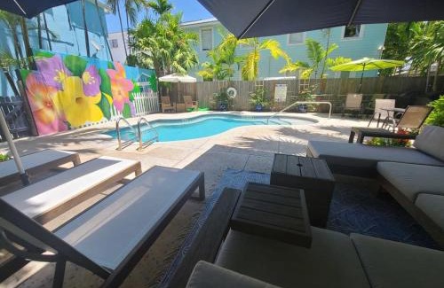 Downtown House | 6 Bedroom 6 Bath Guesthouse on Duval Street