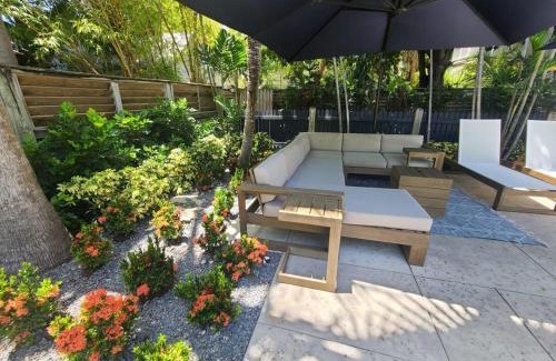 Downtown House | 6 Bedroom 6 Bath Guesthouse on Duval Street