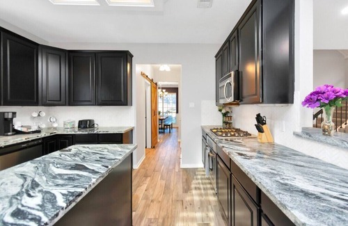 Barker House | 6-Bedroom Hideaway, Pool: 25 Min to Downtown HT