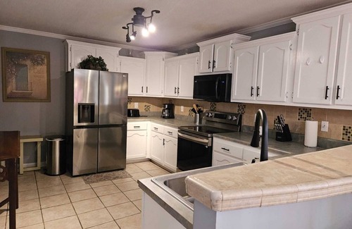 Olive Branch House | 6 Bedroom Home with Pool in Desirable Olive Branch Suburb -Near Stateline