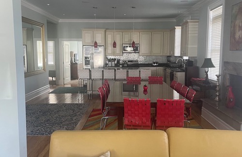 Country Club Estates House | 6 Bedroom House - 5 blocks to beach
