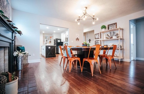 Rountree House | 6 bedroom Large house in Pickwick district Springfield Near MSU