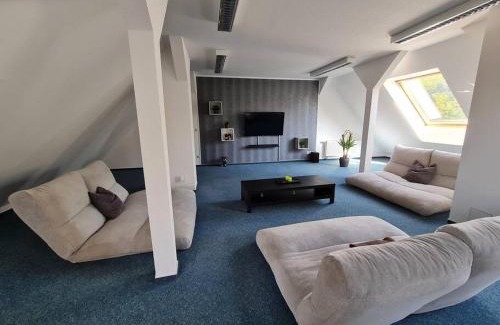 Ortsamt 5 Apartment | 6 bedroom Private APARTMENT & Lounge