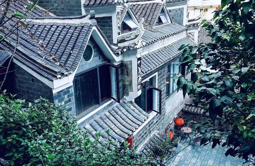 Fenghuang Villa | 6-bedroom villa in soothing 湘西州 with WiFi, AC
