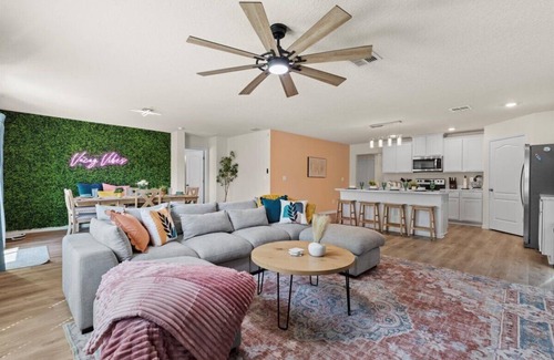 Indian Trails House | 6 Beds | 12 Mins to The Beach | Pets Okay | Fenced Yard
