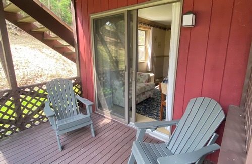 Tylersburg Apartment | 6-Forest Room King