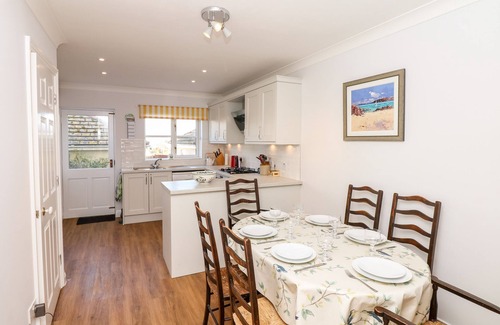 Seaton Cottage | 6 LYME MEWS, family friendly, with a garden in Seaton, Devon