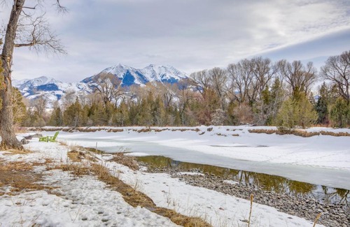 Emigrant Villa | 6 Mi to Chico Hot Springs Villa with River Access