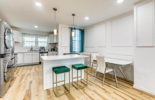 Eastwick House | 6 Mi to Eagles Games Stylish Philly Townhome!