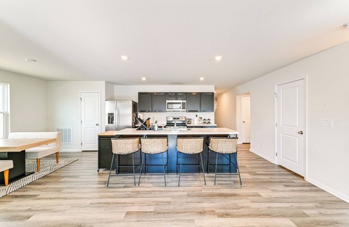 Charlotte House | < 6 Mi to Uptown Charlotte: Bright Home w/Yard