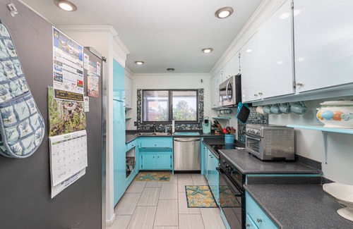 Oakview Heights House | 6 Min Walk to Beach! Beach Daze- Accessible Beach-Side Home