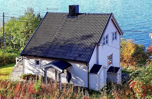 Lyngen House | 6 person holiday home in Olderdalen