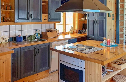 Meloy House | 6 person holiday home in Meløy