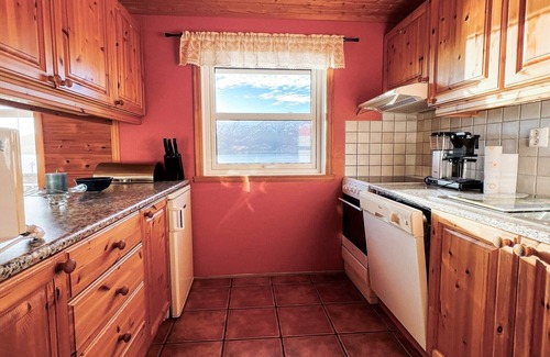 Leikanger House | 6 person holiday home in Leikanger